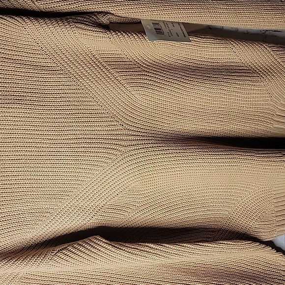 89th & Madison beautiful tan sweater - Picture 3 of 6